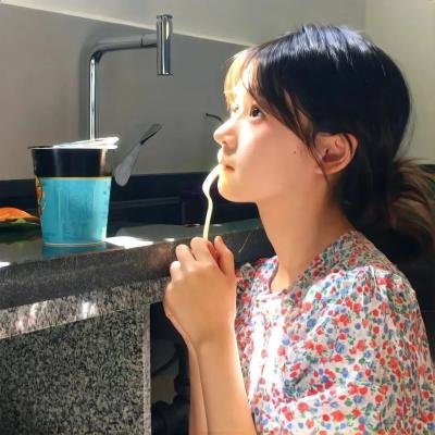 穿着旗袍的女孩